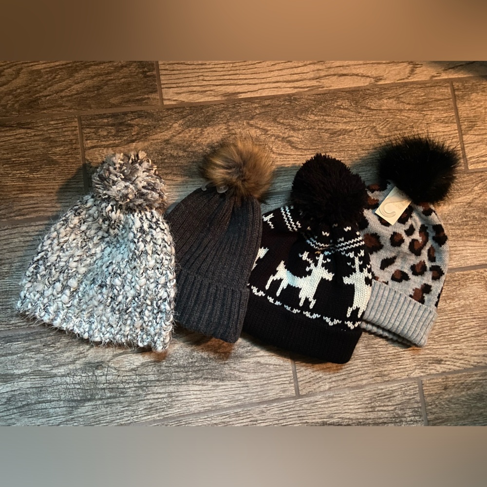 4pack of women’s  winter hats (2 hats are NWT)